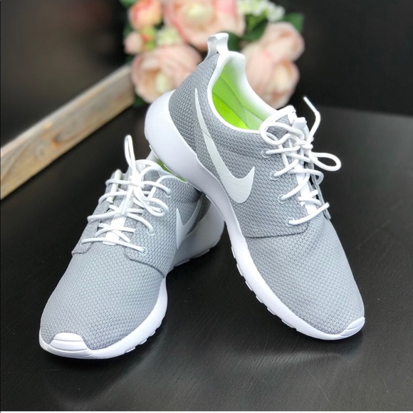 NWT NikeID Roshe One Wolf Grey WMNS. - Picture 2 of 7